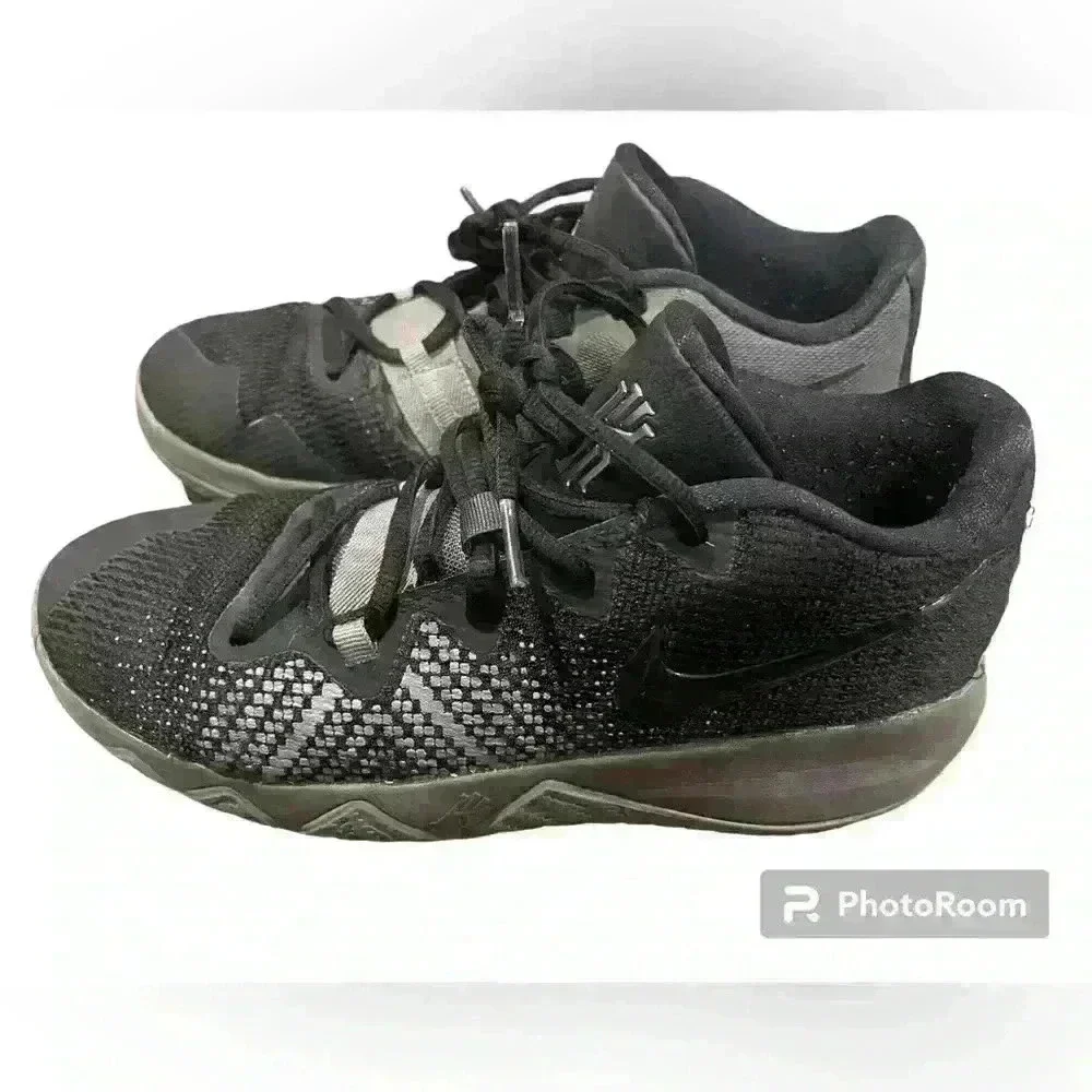 Nike Kyrie Flytrap Basketball Shoes Size 6.5